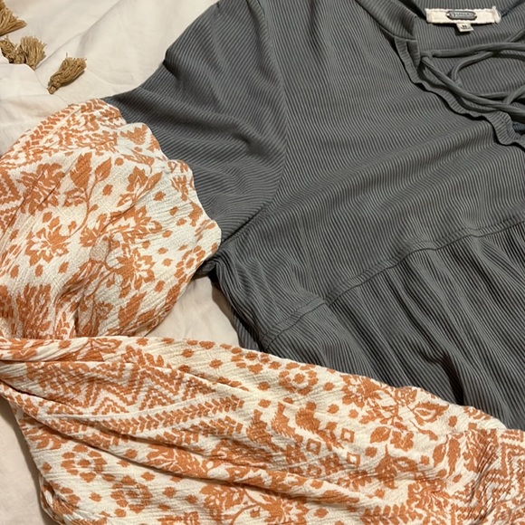 Gimmicks Ruffle Top - Picture 3 of 3